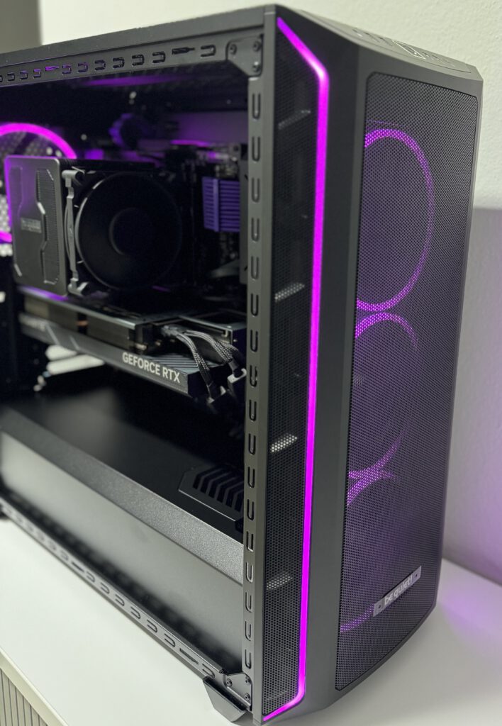 Custom Gaming-PC mit RGB-Beleuchtung und GeForce RTX Grafikkarte im Computerladen bei Landshut