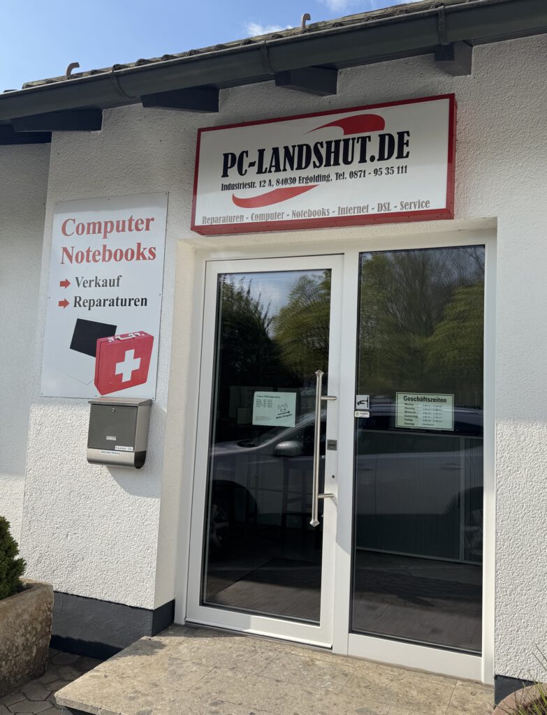 Eingang des Computerladens PC-Landshut in Ergolding bei Landshut